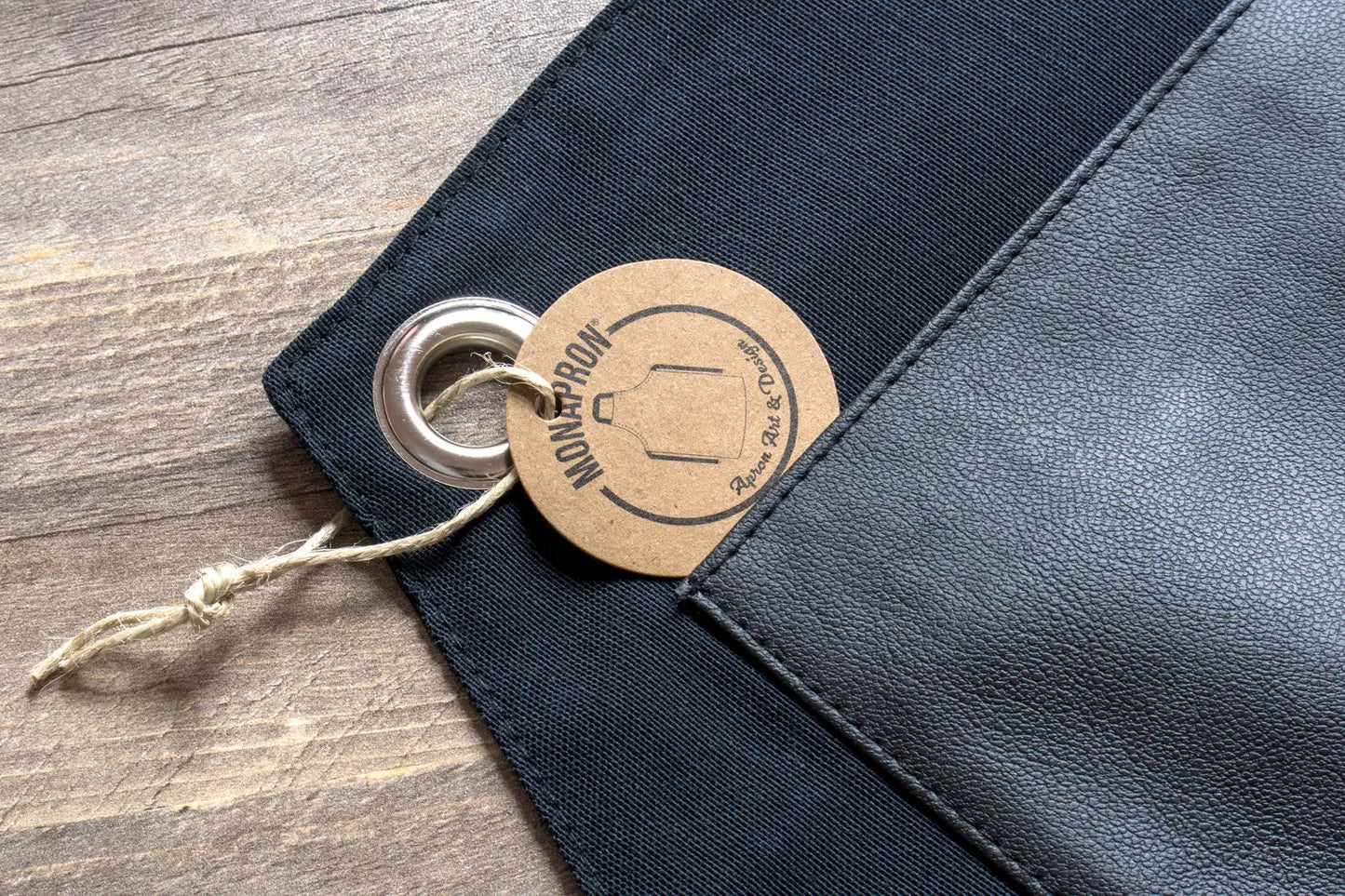 01 Leonardo Black Apron - Monapron