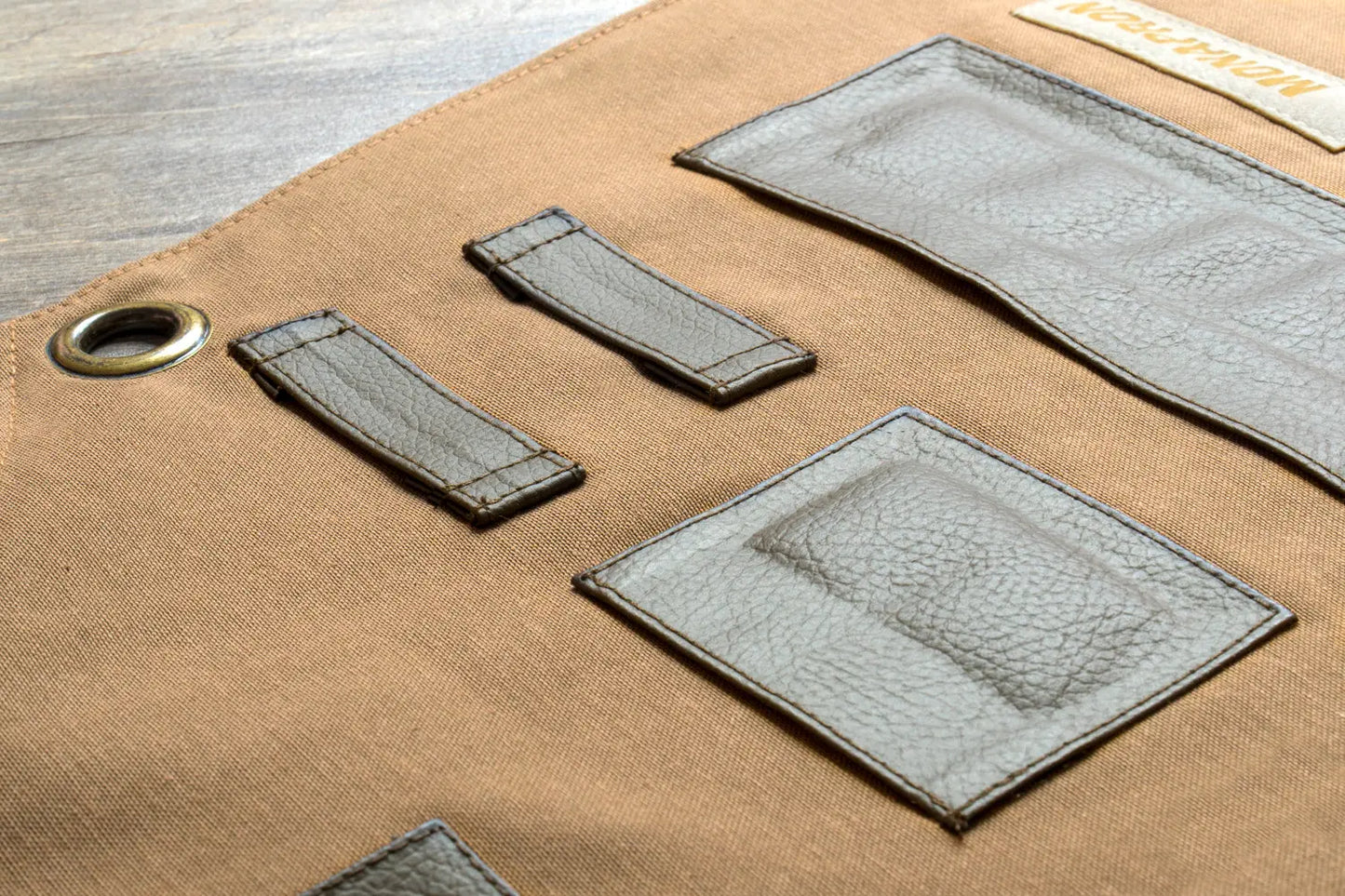 01 Leonardo Brown Apron - Monapron