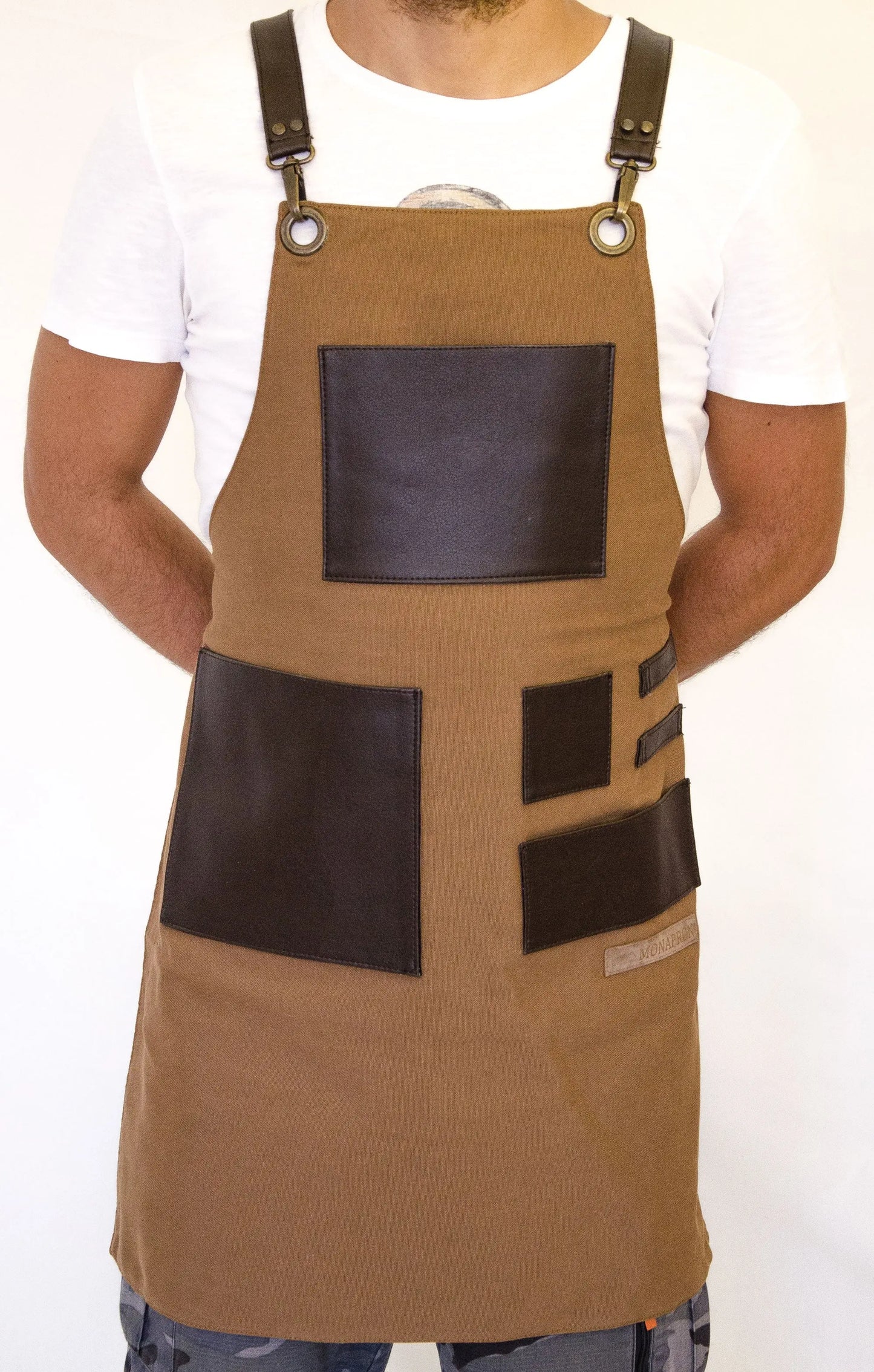 01 Leonardo Brown Apron - Monapron
